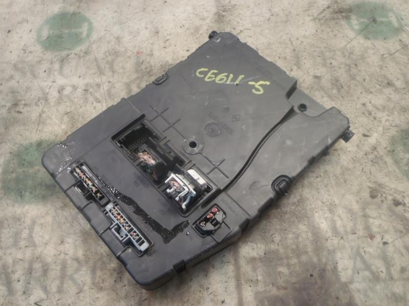 Recambio de caja reles / fusibles para renault scenic ii confort dynamique referencia OEM IAM   