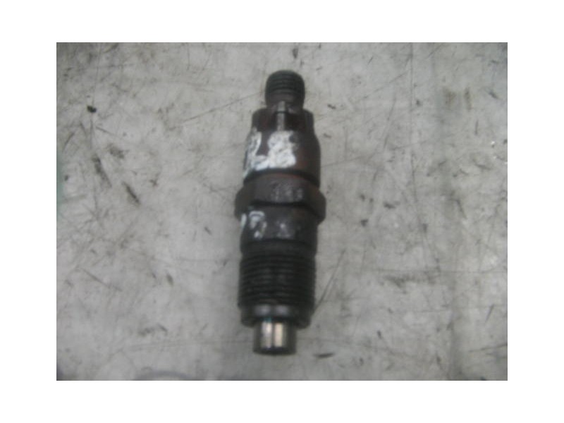 Recambio de inyector para nissan trade 100 referencia OEM IAM   