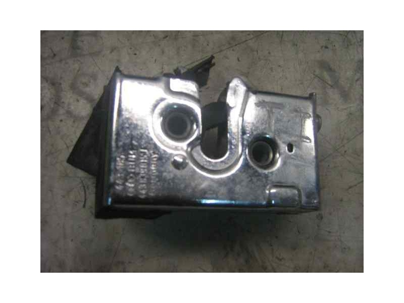 Recambio de cerradura puerta trasera izquierda para audi 100 berlina (c4) 2.3 referencia OEM IAM   