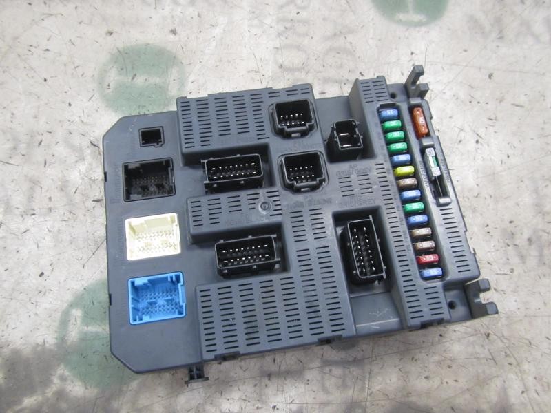 Recambio de caja reles / fusibles para peugeot 308 sport referencia OEM IAM 6580NE  