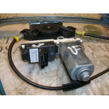 ELEVALUNAS DELANTERO DERECHO 