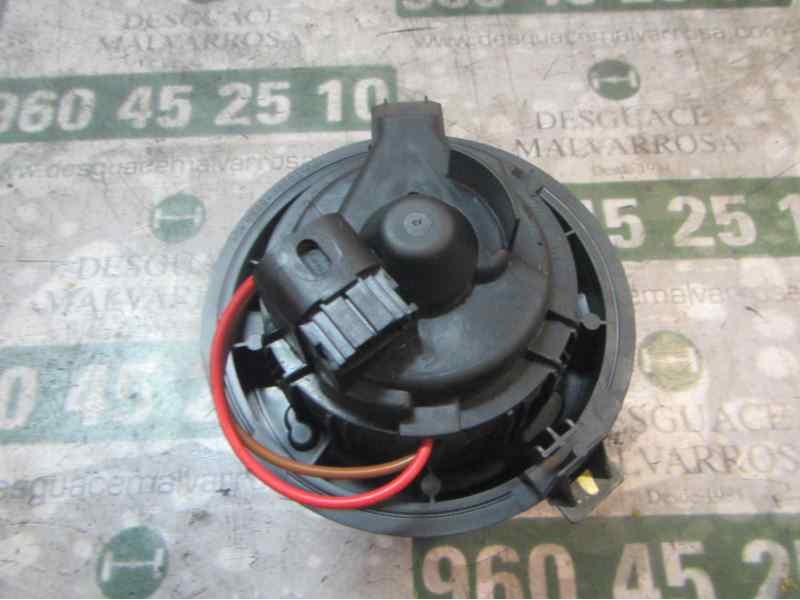 Recambio de motor calefaccion para dacia duster adventure referencia OEM IAM 272100975R  