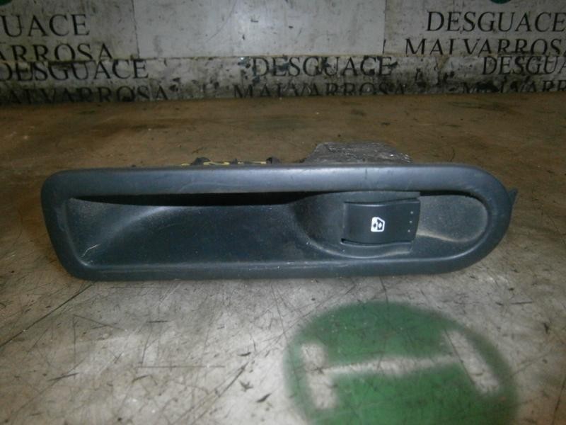 Recambio de mando elevalunas trasero izquierdo para renault megane ii classic berlina 1.5 dci diesel referencia OEM IAM   