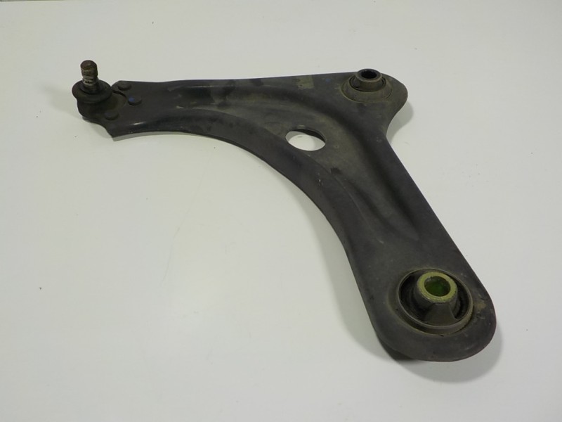 Recambio de brazo suspension inferior delantero izquierdo para peugeot 208 1.4 hdi fap referencia OEM IAM 9670772080  