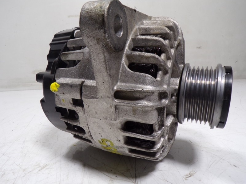 Recambio de alternador para opel insignia berlina 2.0 cdti cat referencia OEM IAM 13502582 95515964 