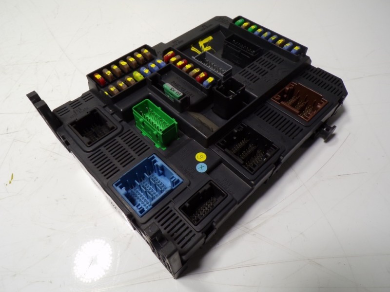 Recambio de caja reles / fusibles para peugeot 208 1.4 hdi fap referencia OEM IAM 1608326080 9678355880 9678355880