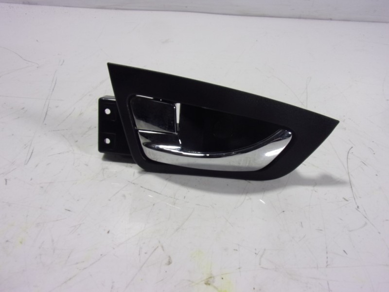 Recambio de maneta interior delantera izquierda para ssangyong korando premium 4x2 referencia OEM IAM   