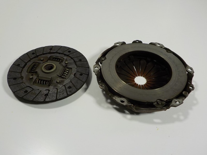 Recambio de kit embrague para peugeot 208 1.4 hdi fap referencia OEM IAM 205315 9675209080 