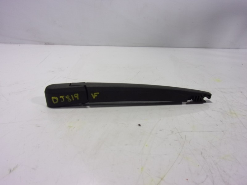 Recambio de brazo limpia trasero para opel astra j lim. 1.6 cdti dpf referencia OEM IAM 13256919  