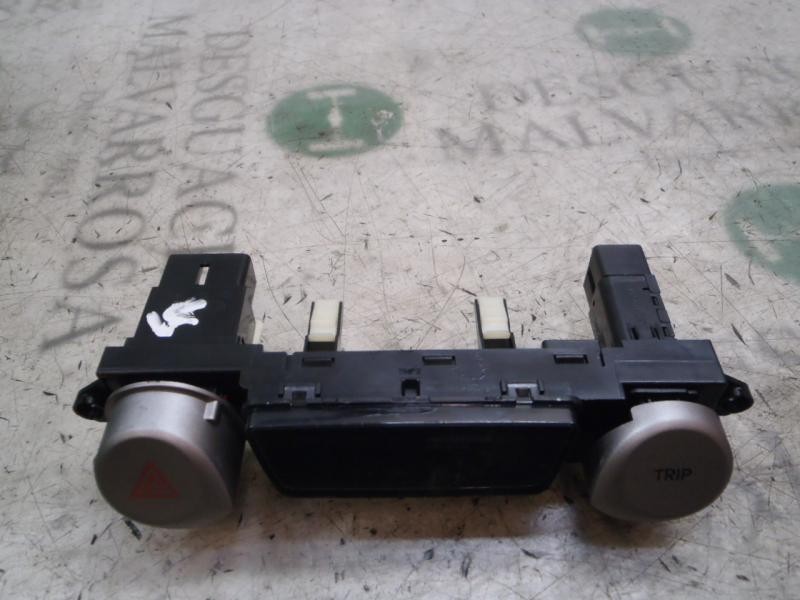 Recambio de warning para hyundai i20 comfort referencia OEM IAM 937701J100UX 937501J100VX 