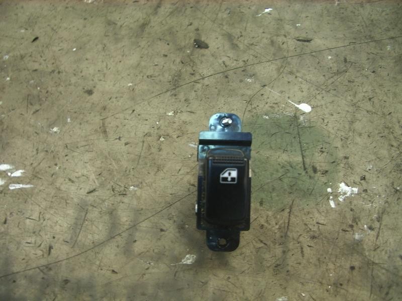 Recambio de mando elevalunas trasero derecho para kia rio 1.5 crdi referencia OEM IAM 935811G000  