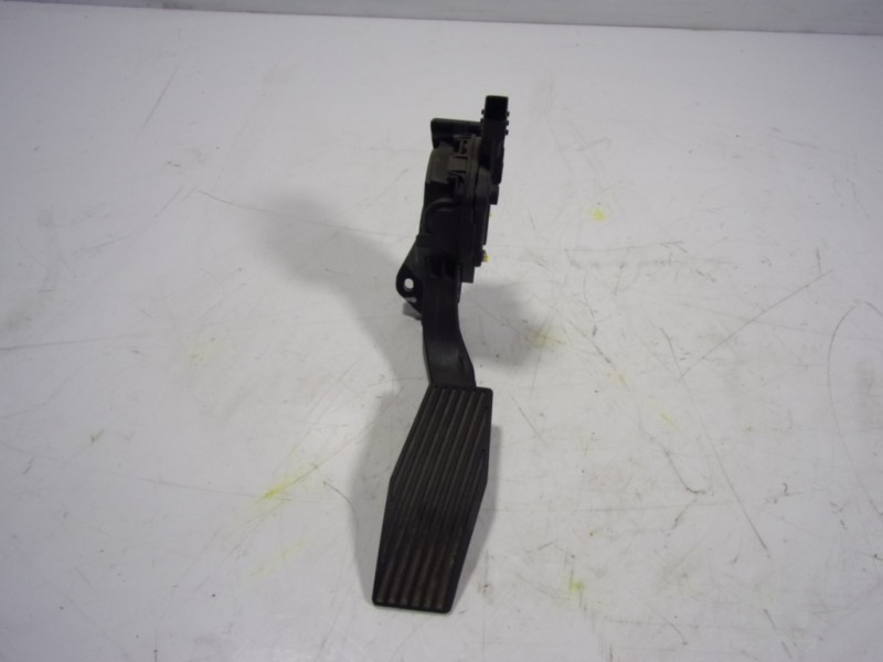 Recambio de potenciometro pedal para opel astra j lim. 1.6 cdti dpf referencia OEM IAM 13252702 13252702 