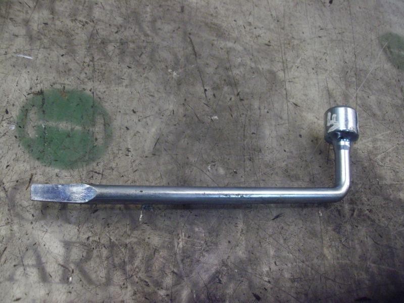 Recambio de llave rueda para kia rio ls berlina (5-ptas.) referencia OEM IAM   