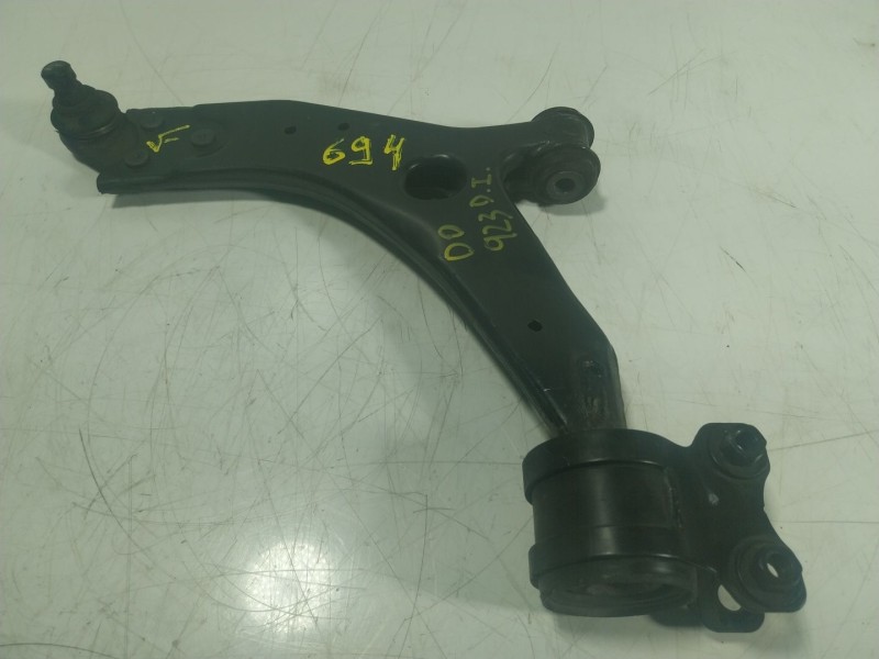 Recambio de brazo suspension inferior delantero izquierdo para ford kuga i 2.0 tdci referencia OEM IAM 1723324  