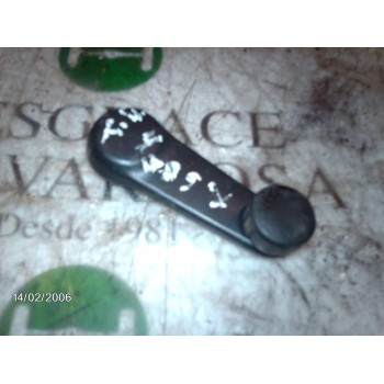 MANETA ELEVALUNAS TRASERA DERECHA 