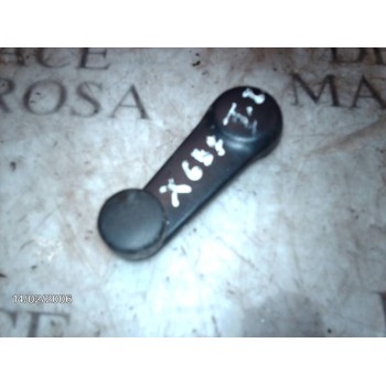 MANETA ELEVALUNAS TRASERA IZQUIERDA 