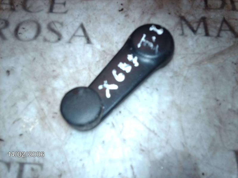 Recambio de maneta elevalunas trasera izquierda para nissan primera berlina (p11) gx referencia OEM IAM   