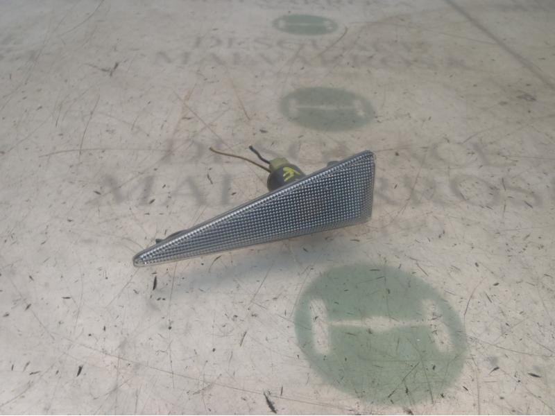 Recambio de piloto lateral derecho para renault scenic ii confort authentique referencia OEM IAM 8200431009  