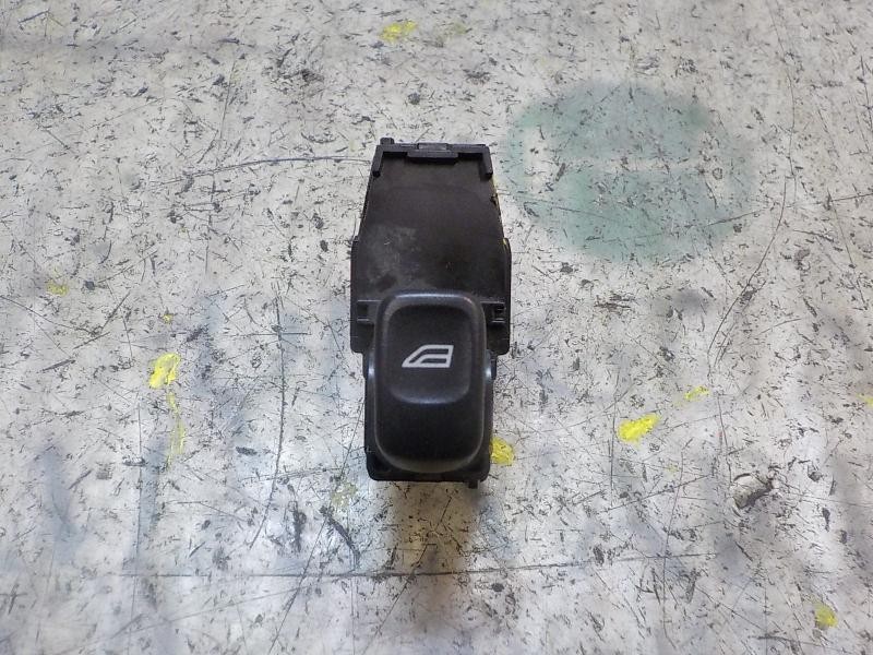 Recambio de mando elevalunas trasero izquierdo para volvo s60 berlina 2.4 diesel cat referencia OEM IAM 30658696  