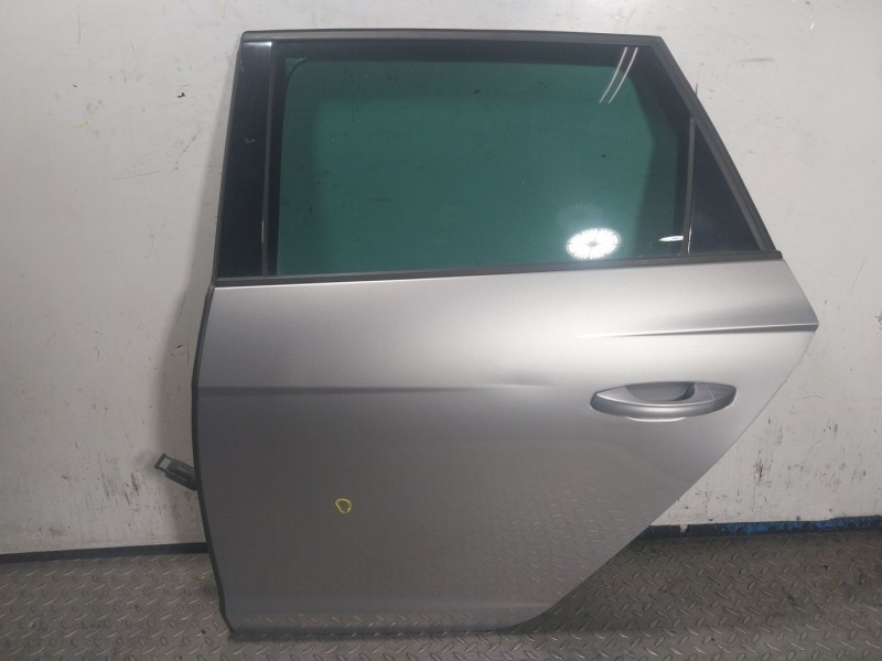 Recambio de puerta trasera izquierda para seat leon st (5f8) 2.0 tdi referencia OEM IAM 5F9833055  