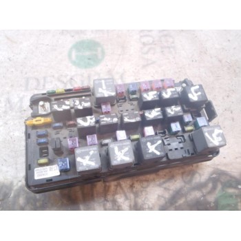 CAJA RELES / FUSIBLES 