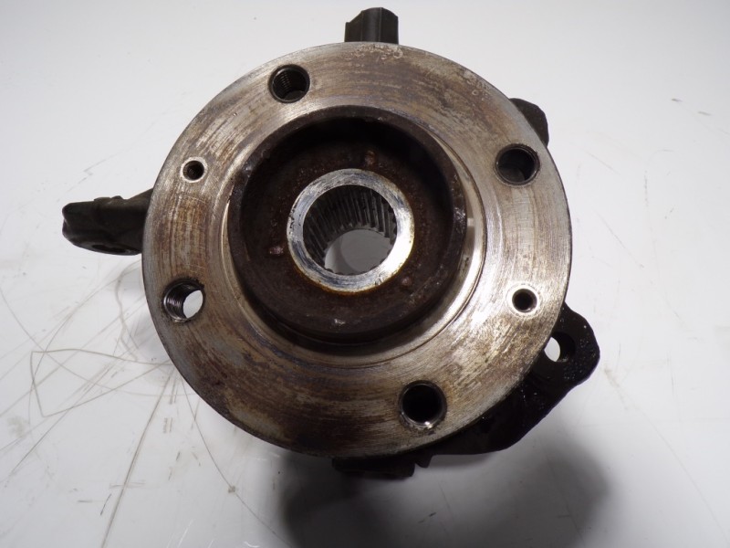 Recambio de mangueta delantera derecha para peugeot 208 1.6 blue-hdi fap referencia OEM IAM 364790  