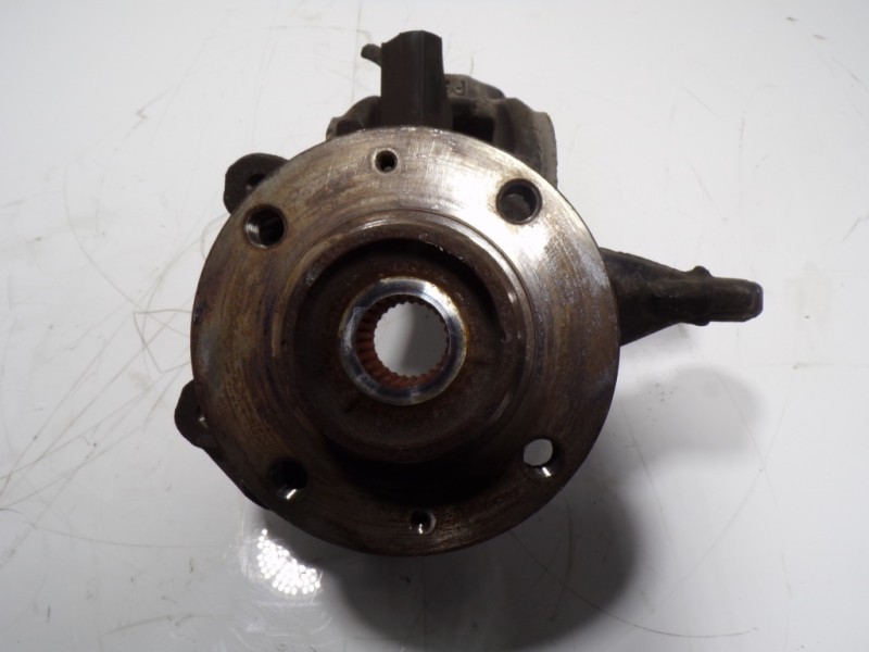 Recambio de mangueta delantera izquierda para peugeot 208 1.6 blue-hdi fap referencia OEM IAM 364690  