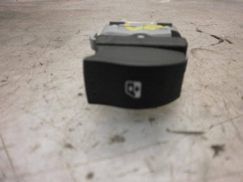 Recambio de mando elevalunas trasero izquierdo para renault megane ii berlina 5p confort dynamique referencia OEM IAM   