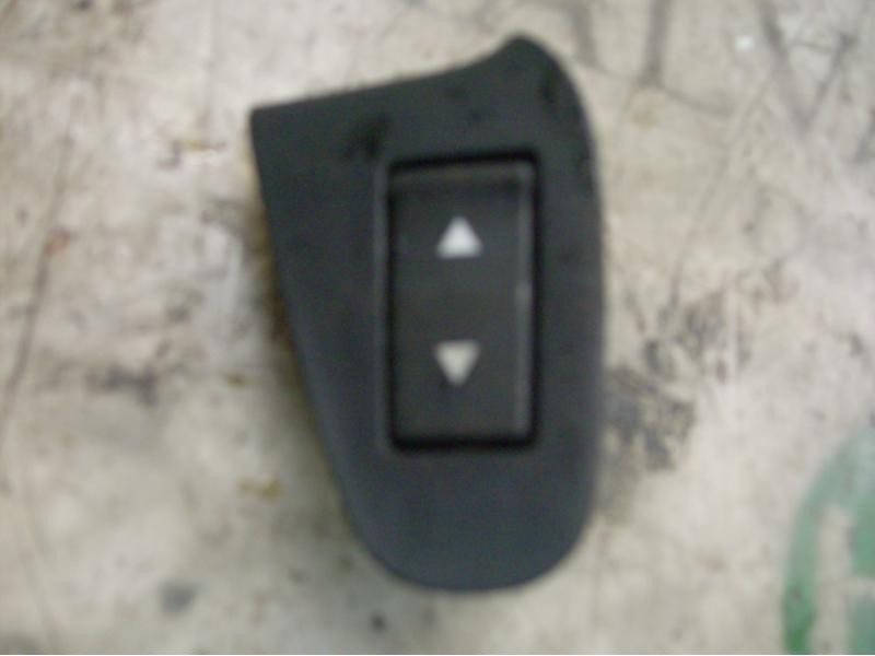 Recambio de mando elevalunas delantero izquierdo para fiat stilo (192) 1.9 jtd cat referencia OEM IAM   