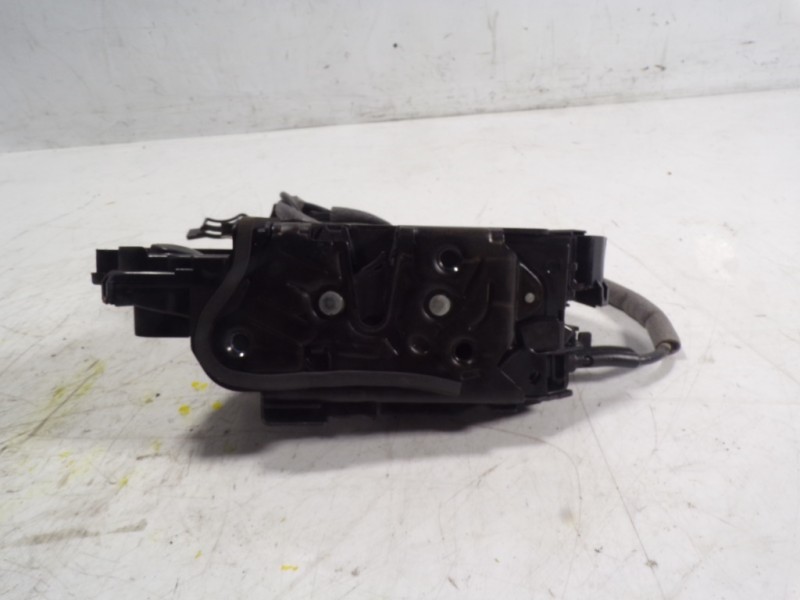 Recambio de cerradura puerta delantera izquierda para volkswagen caddy furgón/kombi maxi kombi bmt referencia OEM IAM 5TB837015A