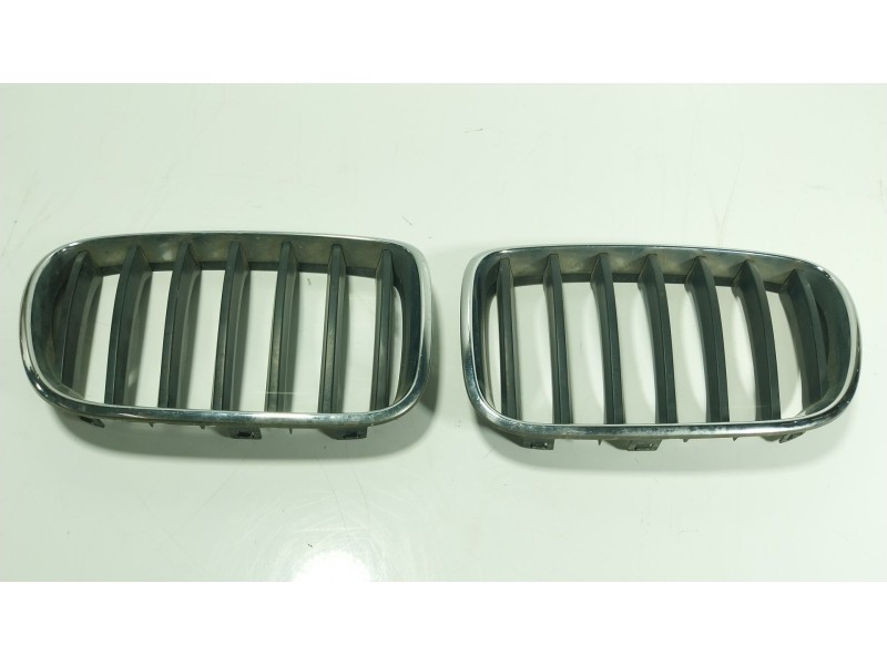 Recambio de rejilla para bmw x3 (f25) sdrive 18 d referencia OEM IAM 51117210725  51117210726