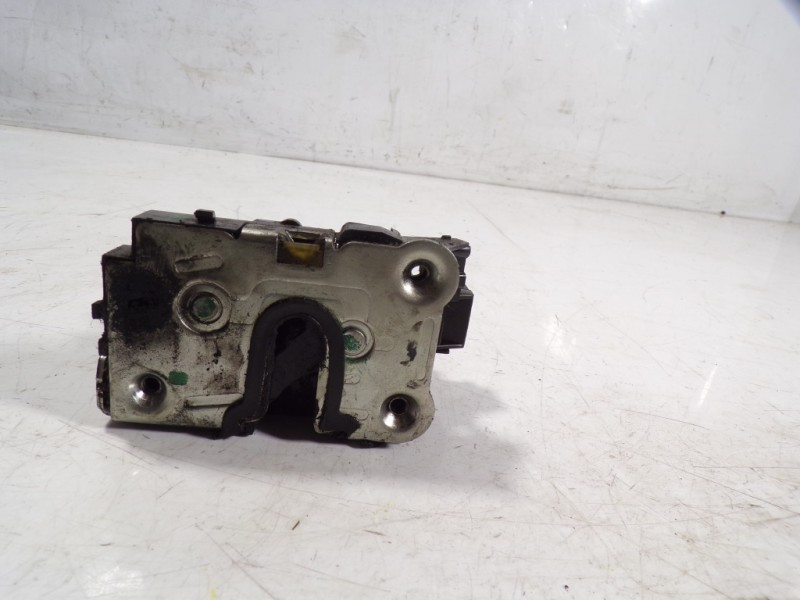 Recambio de cerradura puerta delantera derecha para dacia dokker 1.5 dci diesel fap cat referencia OEM IAM 805025267R  