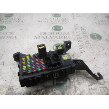 CAJA RELES / FUSIBLES 