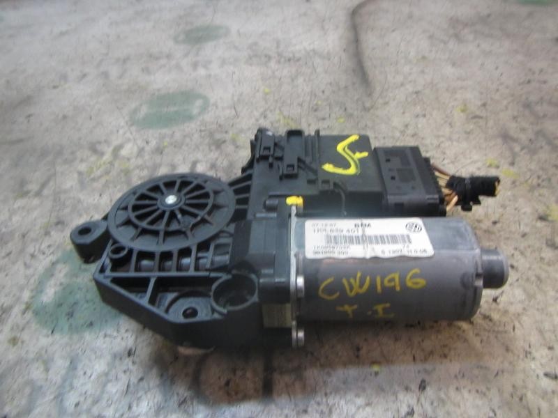 Recambio de motor elevalunas trasero izquierdo para volkswagen golf v berlina (1k1) 1.9 tdi referencia OEM IAM   