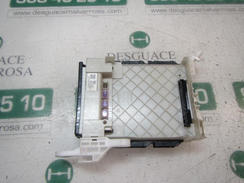 Recambio de caja reles / fusibles para toyota corolla hybrid referencia OEM IAM 8273002P80  