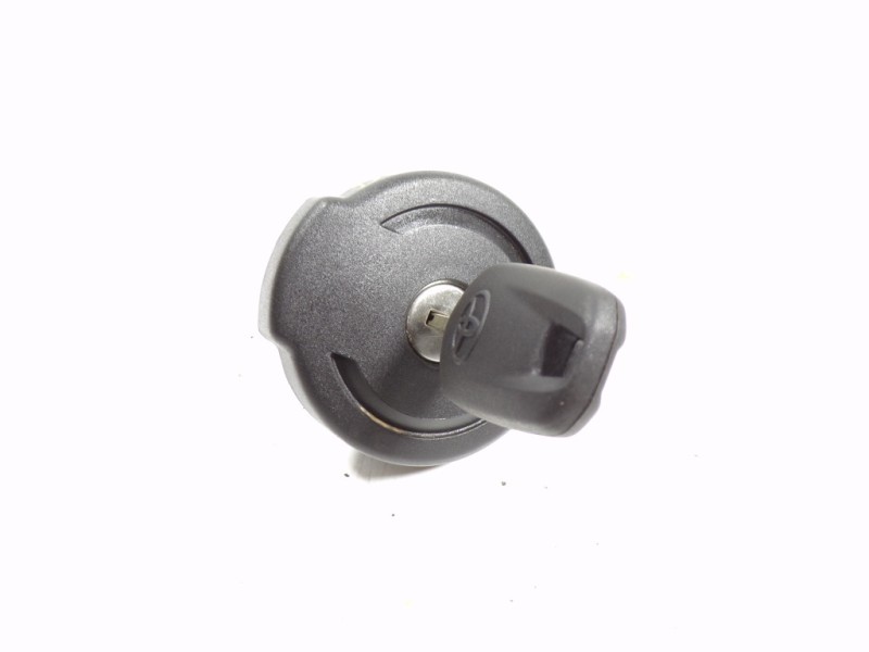 Recambio de tapon combustible para toyota proace city 1.5 dci referencia OEM IAM SU001B1768  