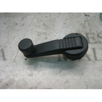 MANETA ELEVALUNAS TRASERA IZQUIERDA 