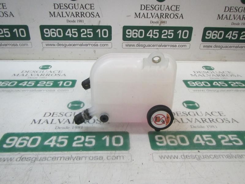 Recambio de deposito expansion para toyota corolla hybrid referencia OEM IAM 164A20T060  