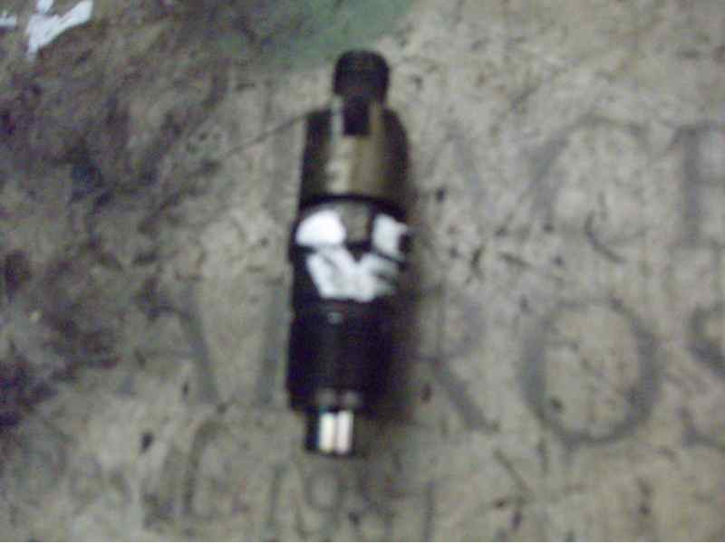 Recambio de inyector para nissan trade 100 referencia OEM IAM   
