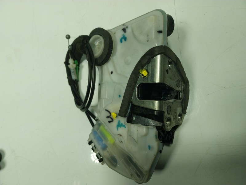 Recambio de cerradura puerta delantera derecha para toyota corolla hybrid referencia OEM IAM   