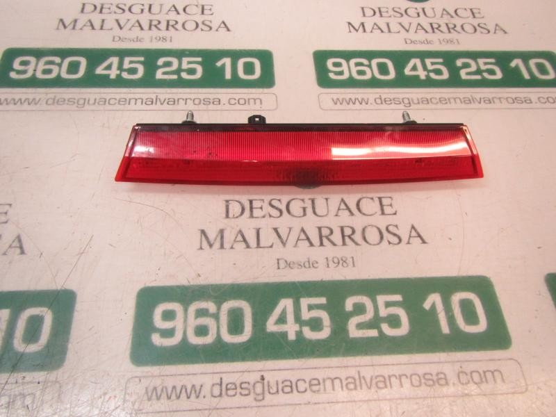 Recambio de piloto trasero central para toyota corolla hybrid referencia OEM IAM 8157012450  