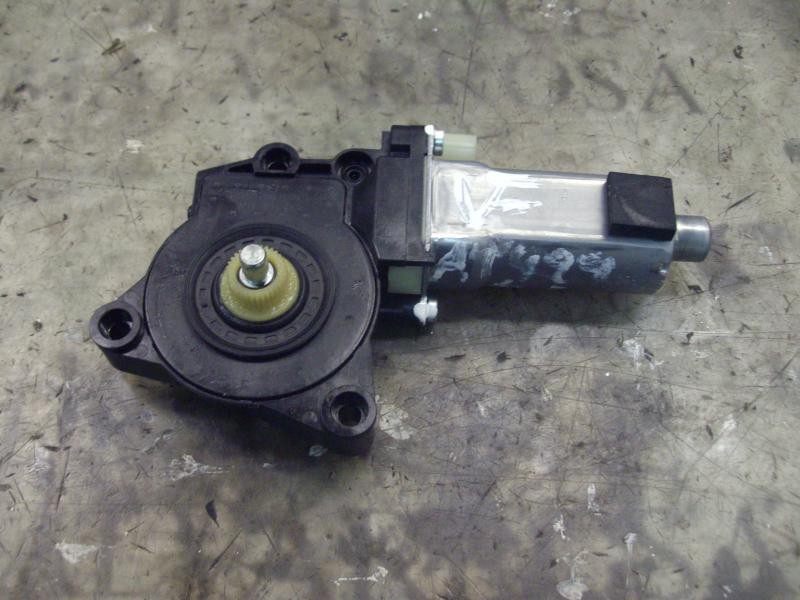 Recambio de motor elevalunas trasero izquierdo para kia carens (un) emotion referencia OEM IAM 834501D000 F00S1A2612 F00S1A2612