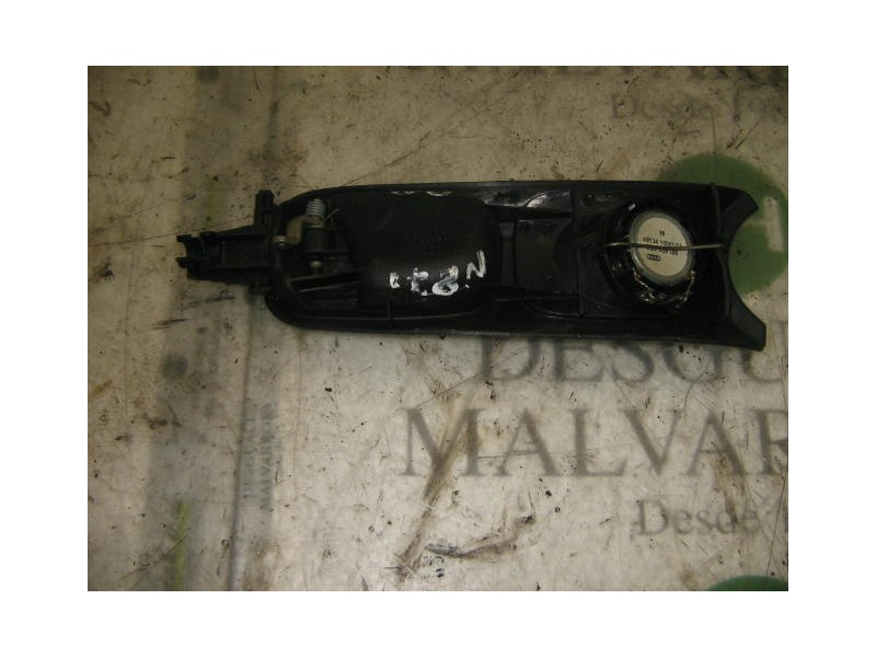 Recambio de maneta interior delantera izquierda para audi a4 berlina (b5) 2.6 referencia OEM IAM   
