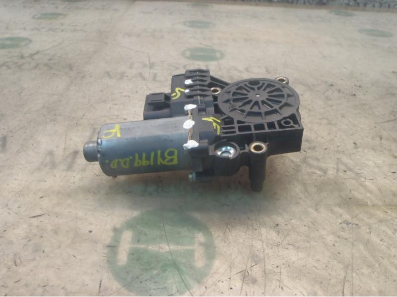 Recambio de motor elevalunas delantero derecho para audi a6 berlina (4b2) 2.5 tdi quattro referencia OEM IAM   