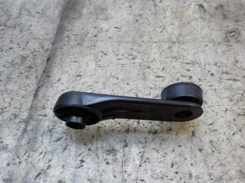 Recambio de maneta elevalunas trasera derecha para toyota yaris 1.4 turbodiesel cat referencia OEM IAM  6926002020C0 