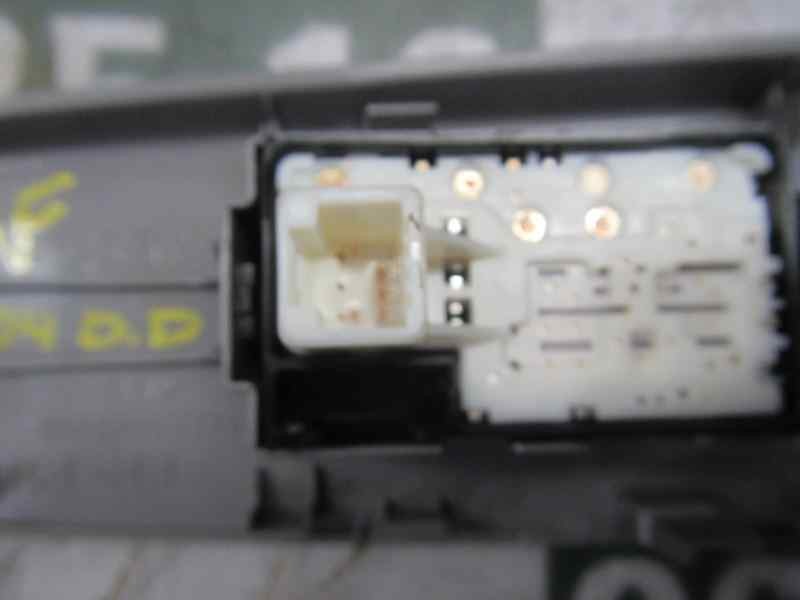 Recambio de mando elevalunas delantero derecho para toyota prius+ 1.8 16v (híbrido) referencia OEM IAM  8481033120 