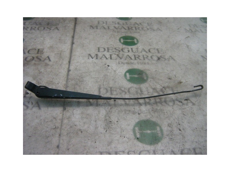 Recambio de brazo limpia delantero derecho para ford fiesta berlina ghia referencia OEM IAM   