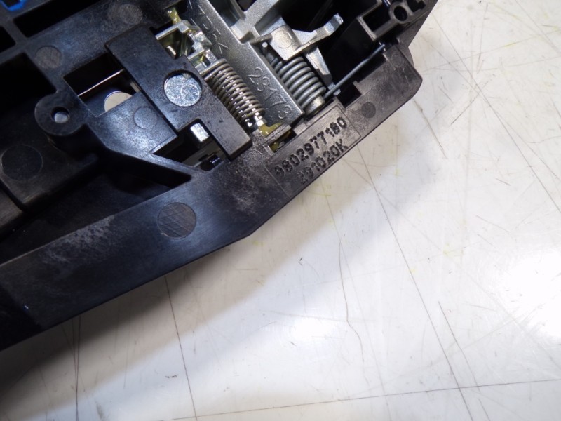 Recambio de maneta exterior lateral izquierda para toyota proace city 1.5 dci referencia OEM IAM 9802977180  