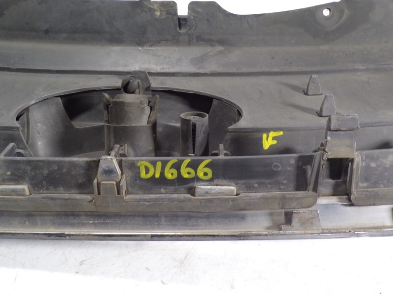 Recambio de rejilla para ford kuga (cbv) titanium referencia OEM IAM  1515015 