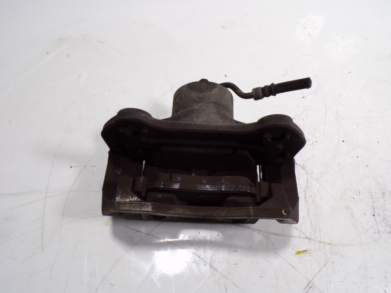 Recambio de pinza freno delantera derecha para hyundai tucson essence bluedrive 2wd referencia OEM IAM  58190D7A50 